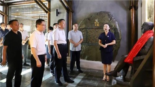 湖南省政協(xié)主席、黨組書記毛萬春一行來集團(tuán)白沙溪茶廠考察調(diào)研