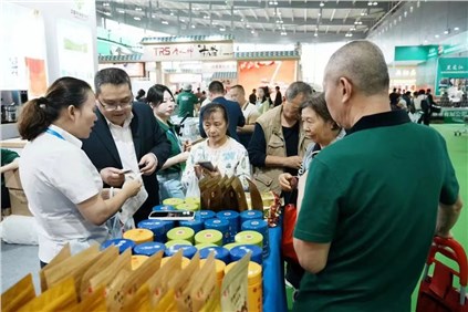 我與中部農博會的24年 | 集團公司副董事長吳浩人：連續(xù)24年參加，進行品牌展示與新品推廣